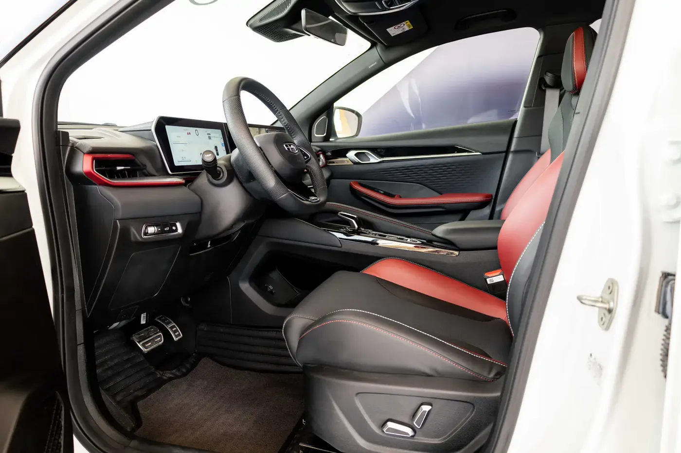 2024 GEELY COOLRAY GF - Image 2