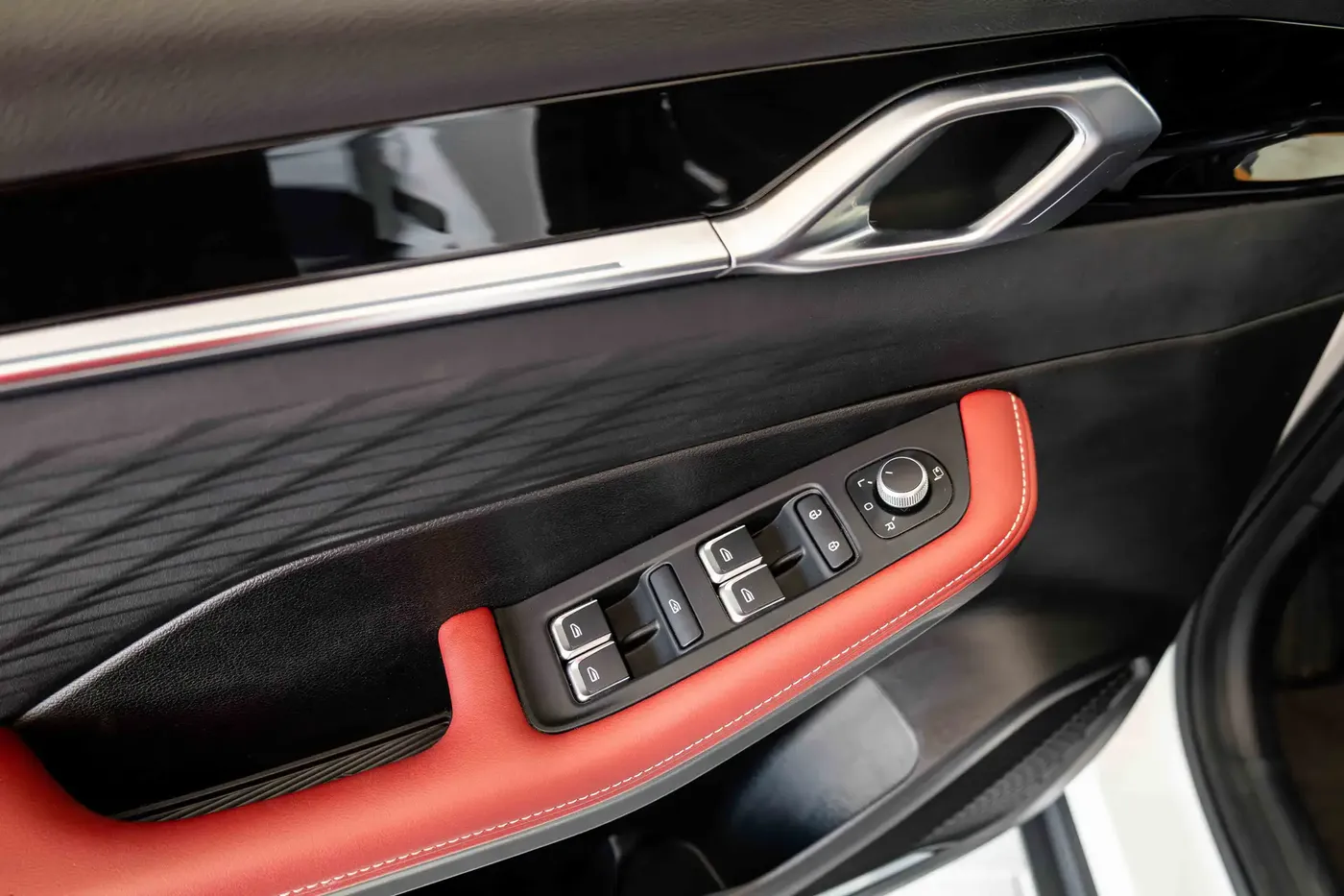 2024 GEELY COOLRAY GF - Image 4