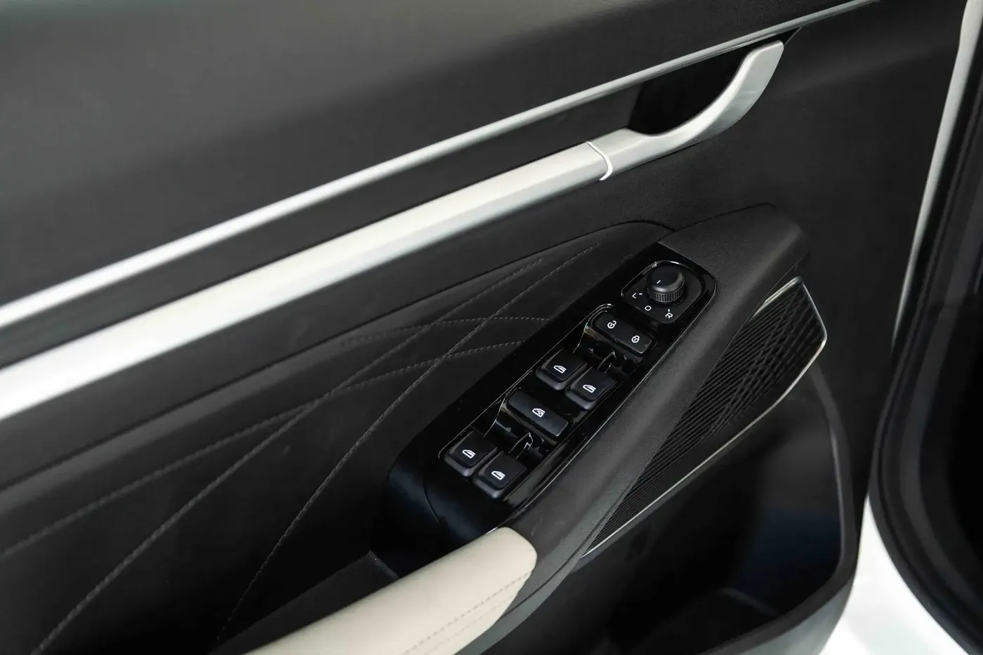 2024 GEELY EMGRAND GS - Image 3