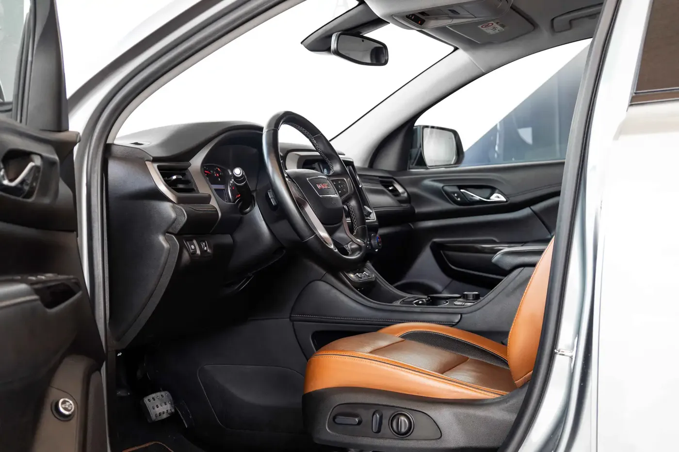 2023 GMC ACADIA AT4 - Image 2