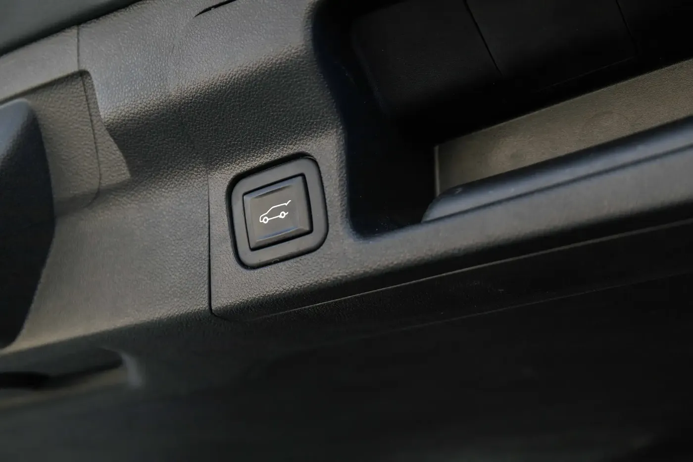 2023 GMC ACADIA AT4 - Image 3