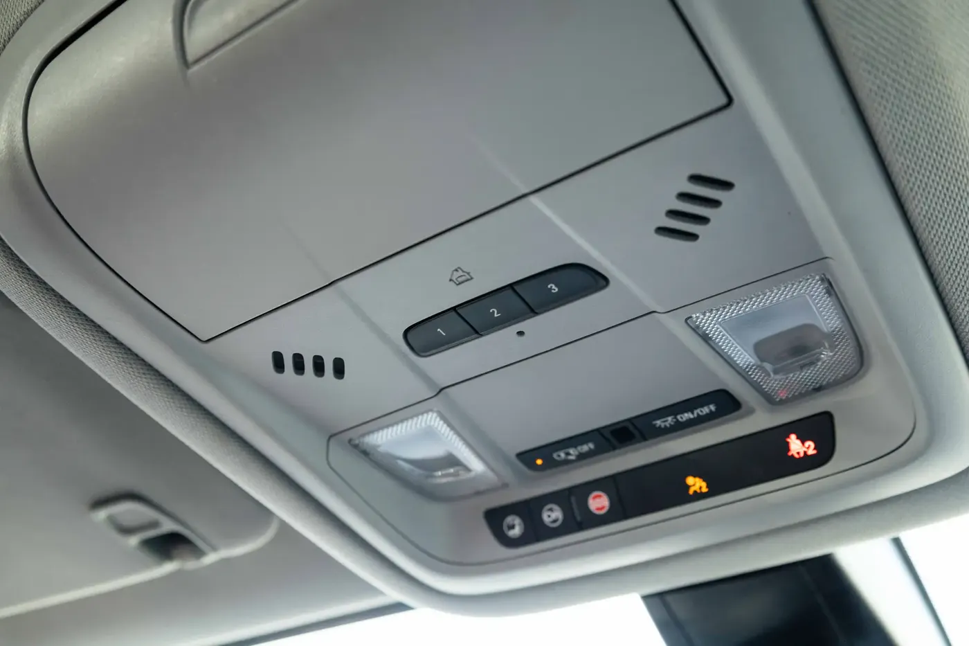 2023 GMC ACADIA AT4 - Image 4