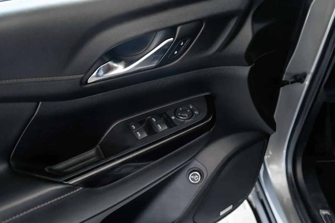 2023 GMC ACADIA AT4 - Image 6