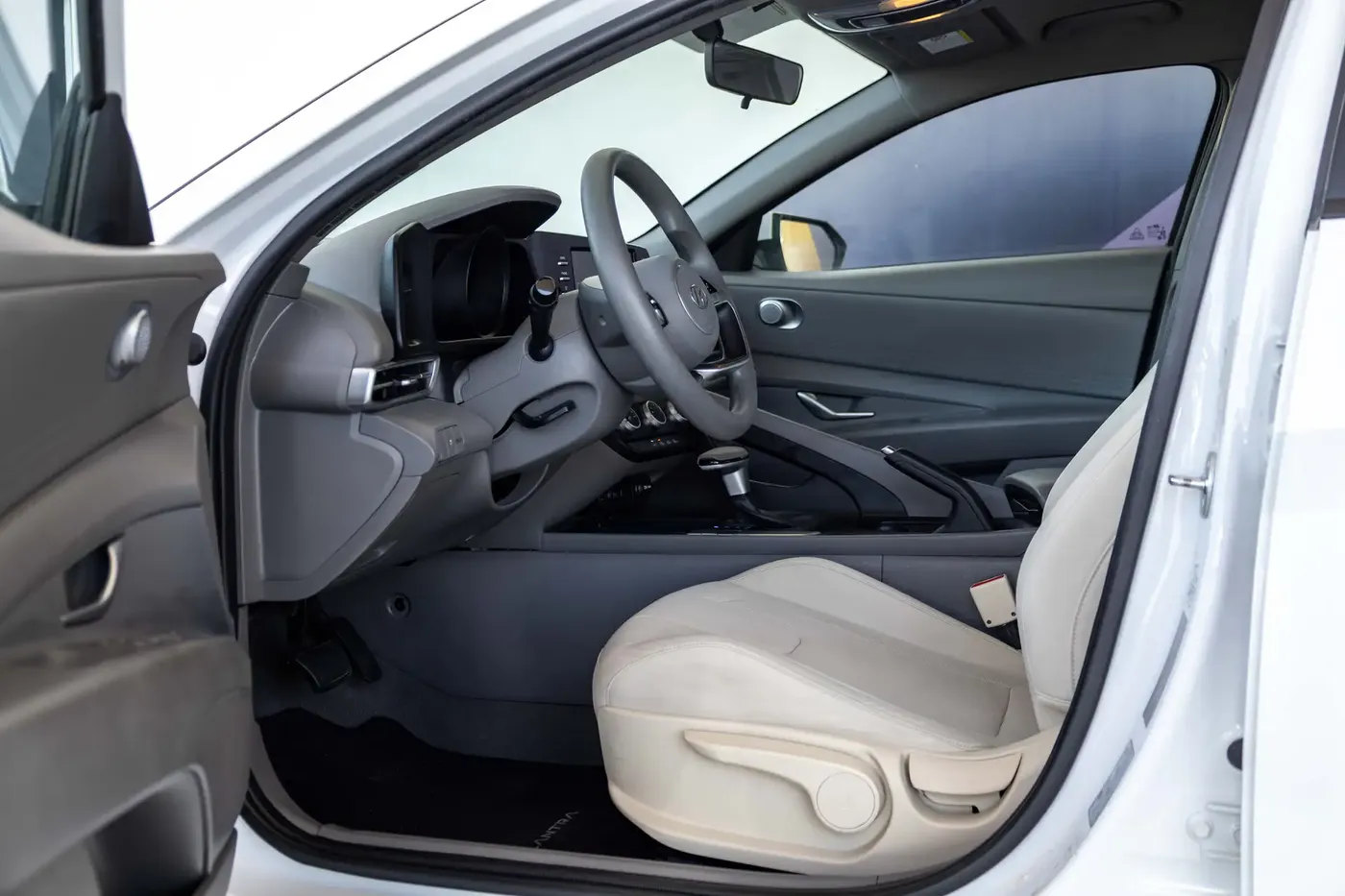 2023 HYUNDAI ELANTRA SMART - Image 3