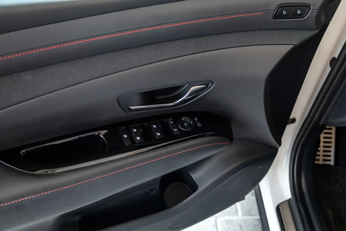 2025 HYUNDAI TUCSON N-LINE - Image 6