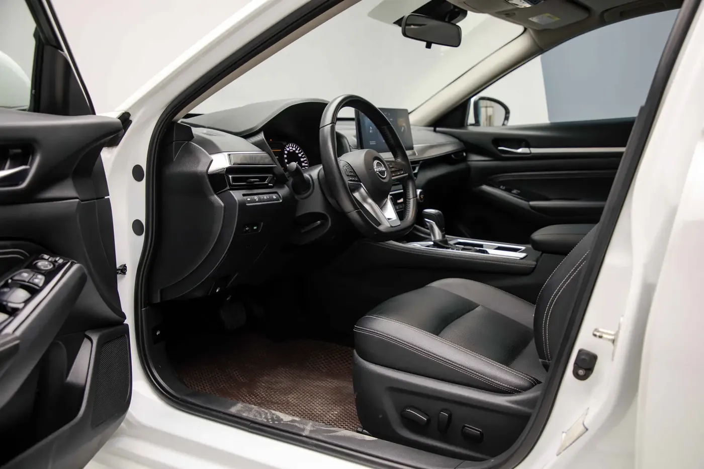 2023 NISSAN ALTIMA SL - Image 2