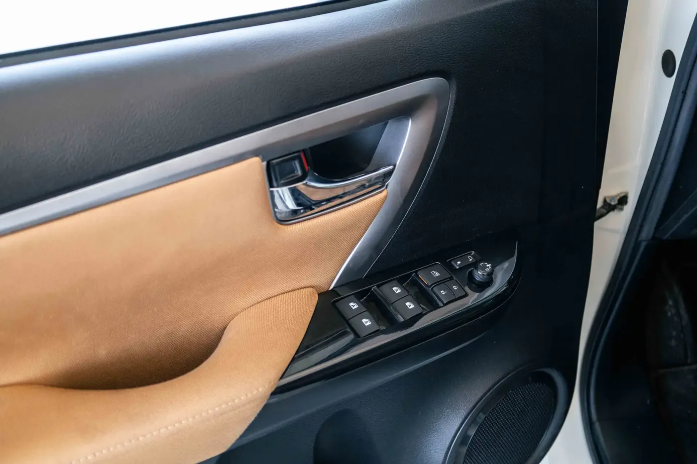 2022 TOYOTA FORTUNER GXR - Image 6
