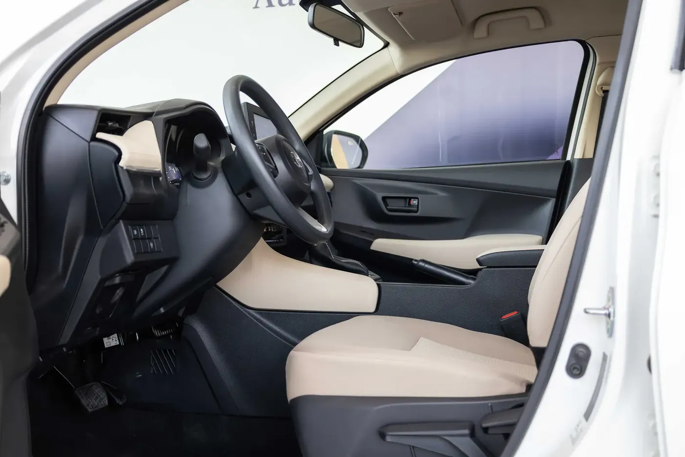 2023 TOYOTA YARIS E - Image 2
