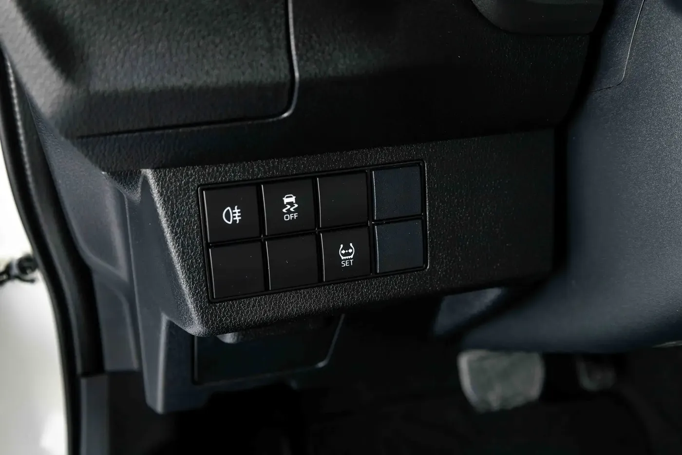 2024 TOYOTA YARIS E - Image 6