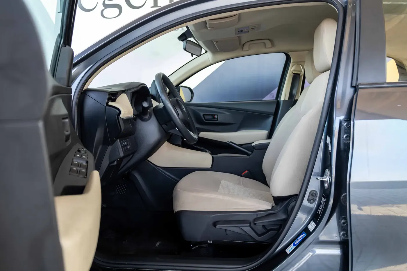 2024 TOYOTA YARIS E - Image 2