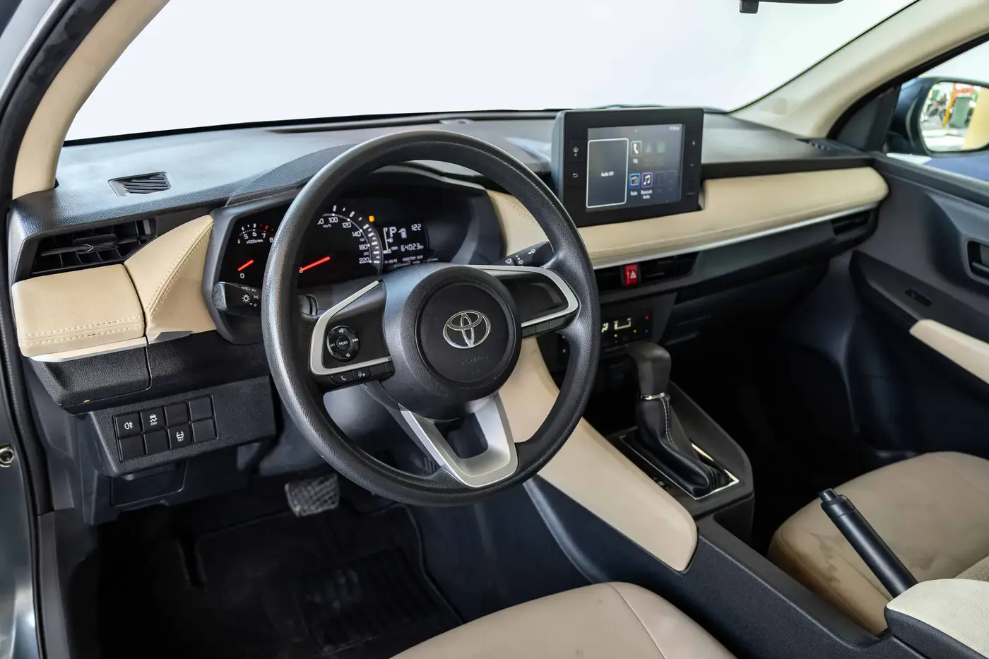 2024 TOYOTA YARIS E - Image 4