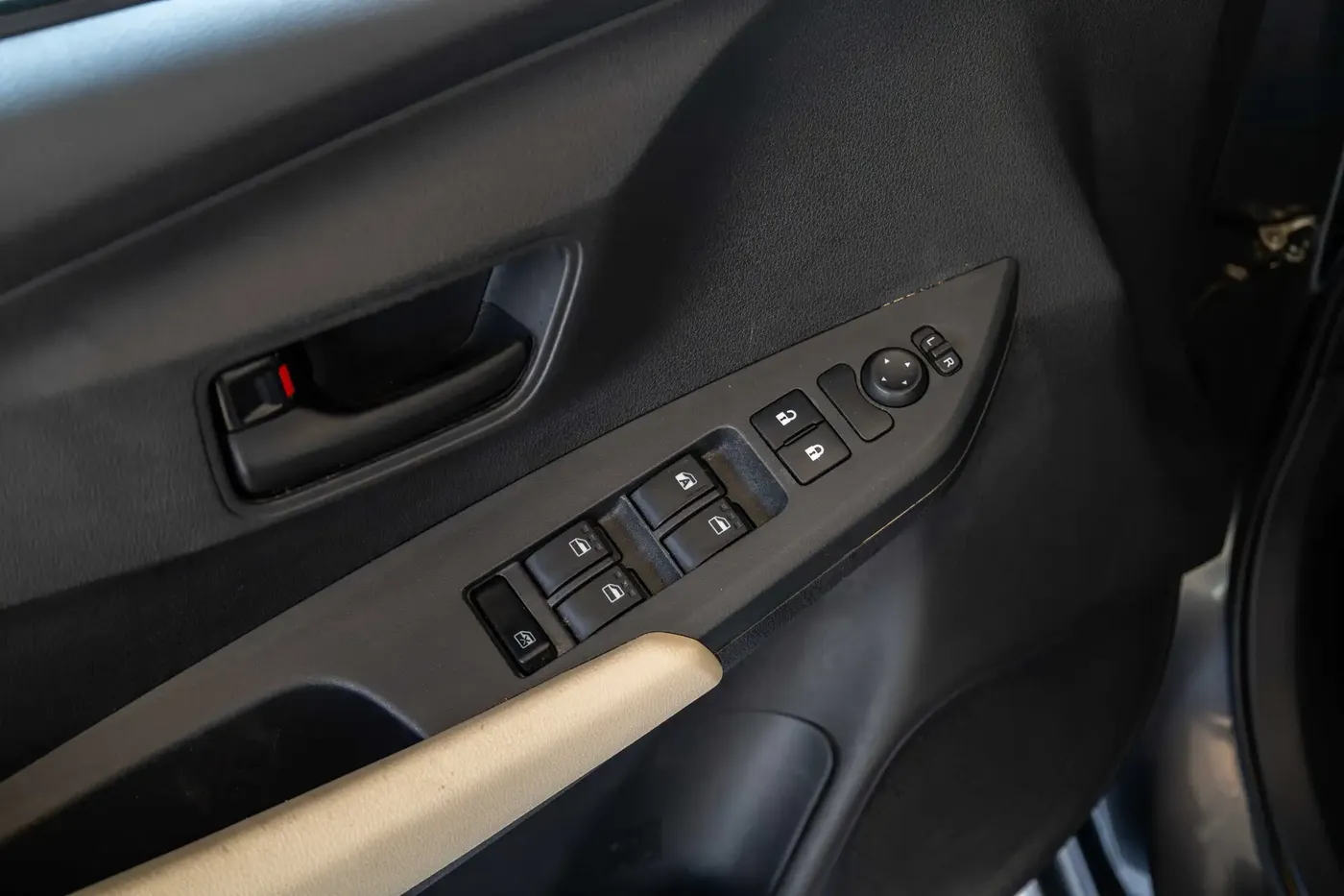 2024 TOYOTA YARIS E - Image 5