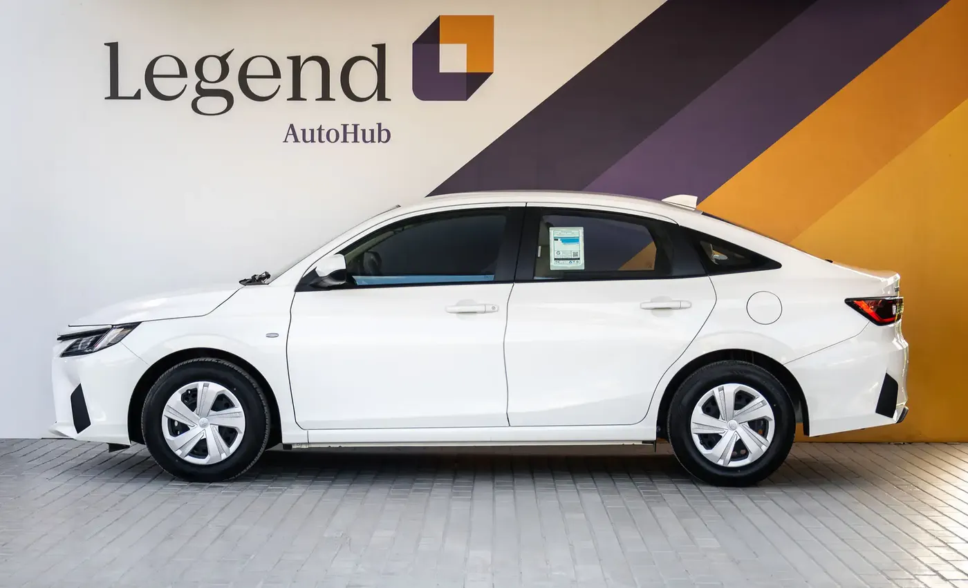 2024 TOYOTA YARIS E - Image 5