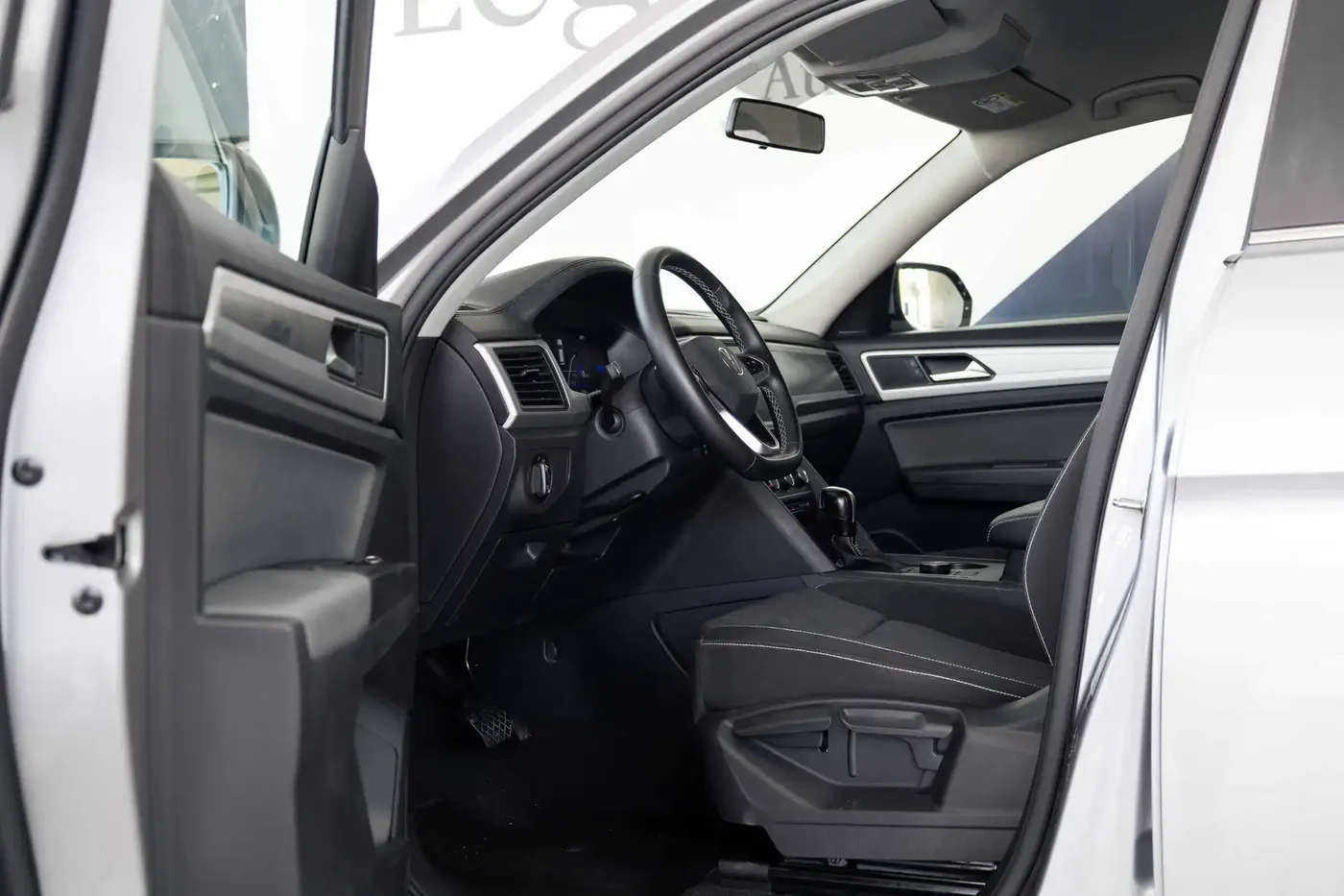 2023 VOLKSWAGEN TERAMONT TRENDLINE - Image 2